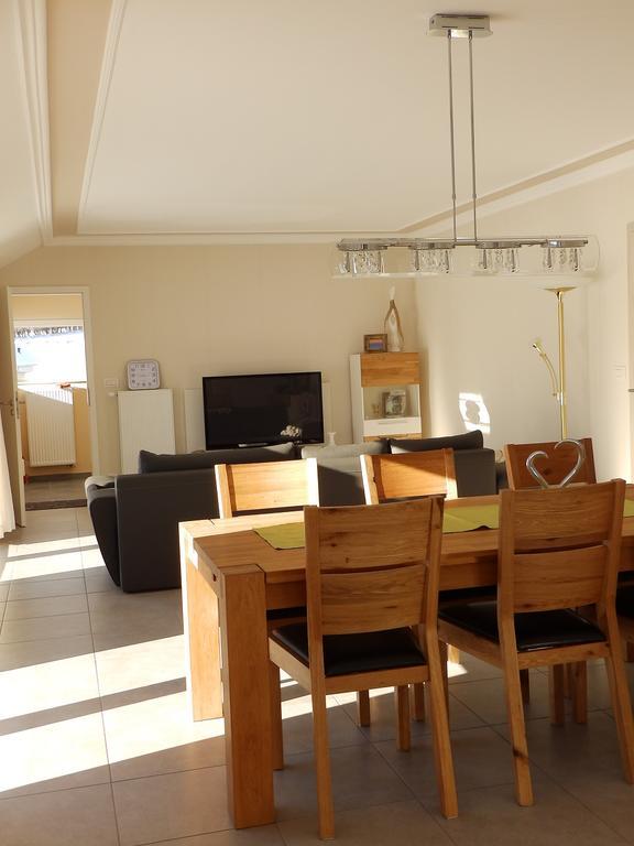 Am Hochkreuz Apartment Ambleve Bagian luar foto